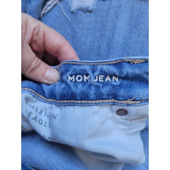 American Eagle Strigid Mom Ripped Jeans Size 14 Regular Fit Casual Bohemian - Picture 9 of 10